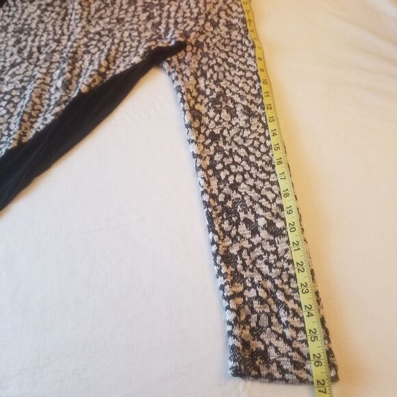 Motherhood Maternity Black & White Knit Pullover Animal Print Sweater SZ Medium - Picture 10 of 11